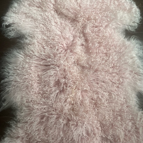 Luxurious Pink Sheepskin Rug - Picture 2 of 3
